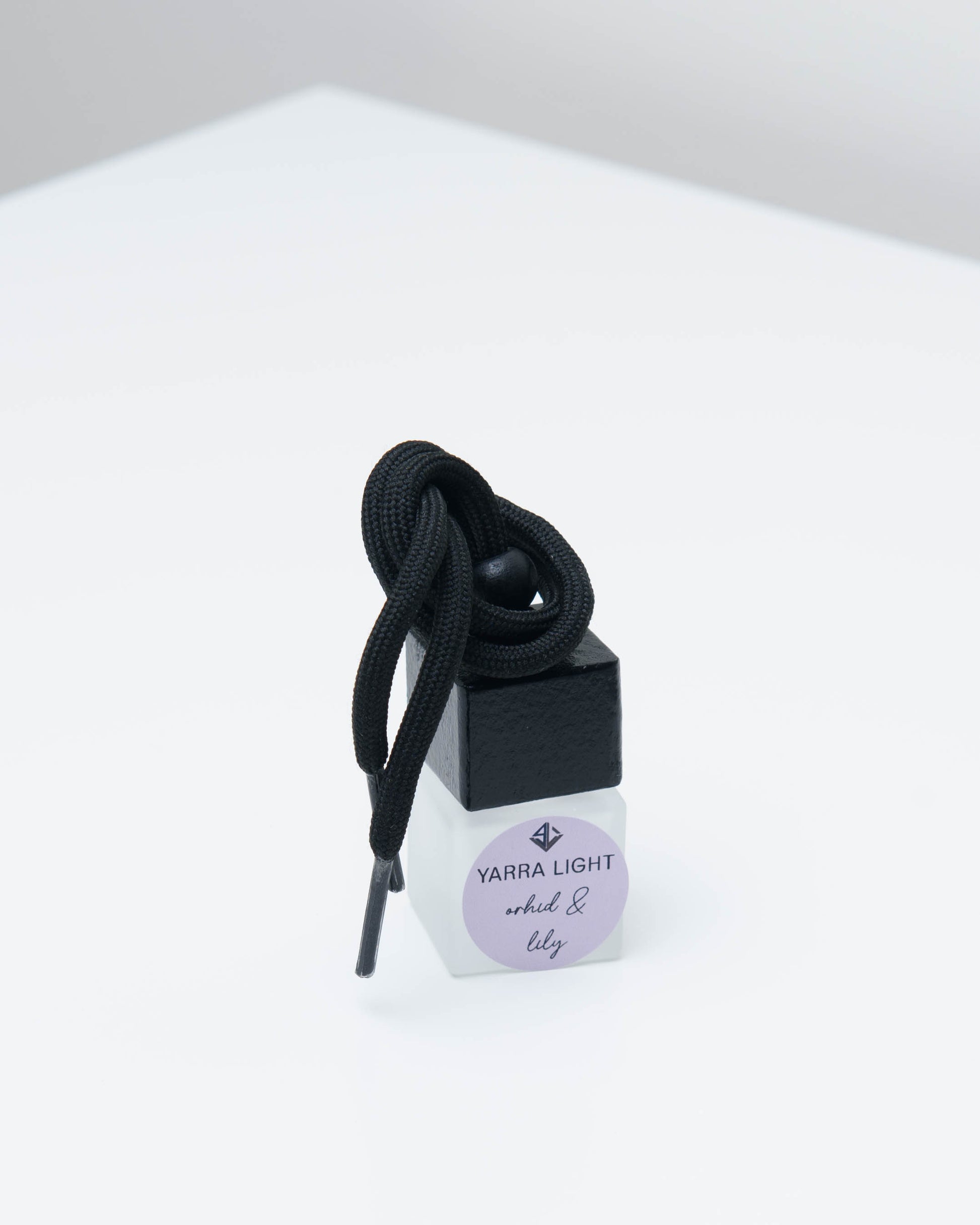 Orchid & Lily hanging car diffuser, long-lasting car air freshener in a glass bottle with notes of orchid, lily and jasmine.